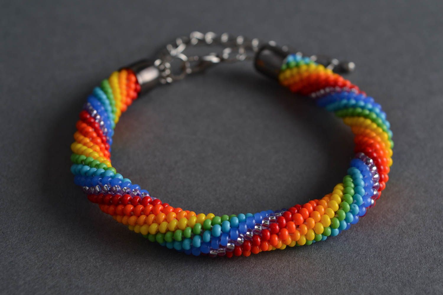 Bracelet en perles de rocaille multicolore au crochet fait main Arc-en-ciel photo 1