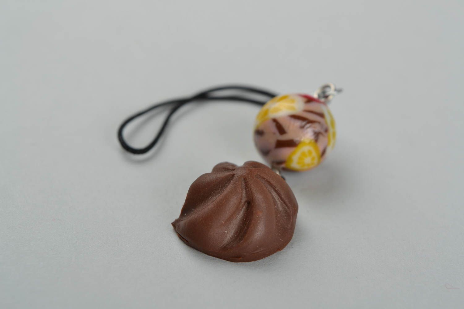 Lustiger schöner Damen Schlüsselanhänger aus Polymer Ton handmade Süßigkeit  foto 4