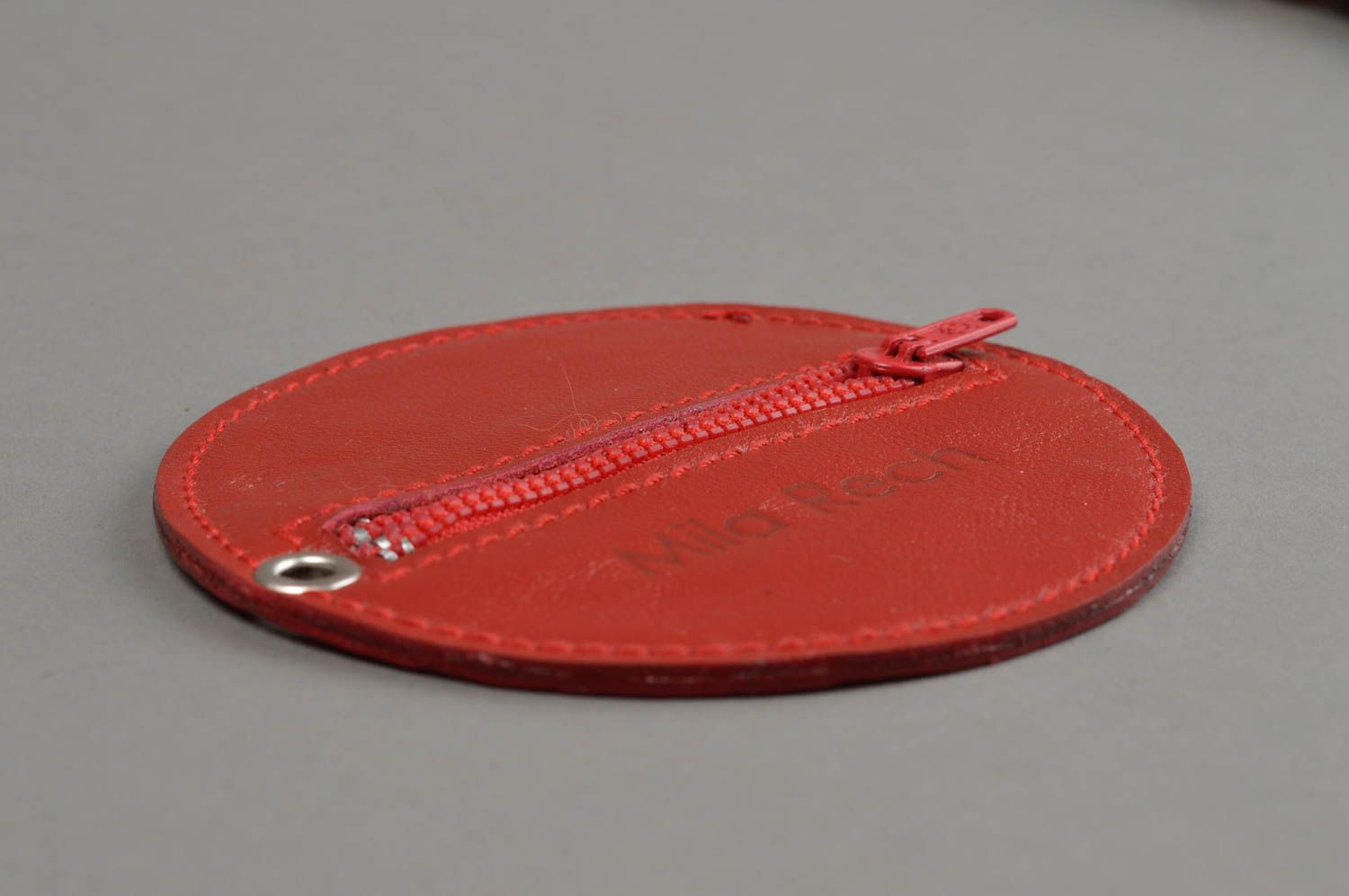 Pochette pour écouteurs rouge rond en cuir naturel faite main petite stylée photo 7