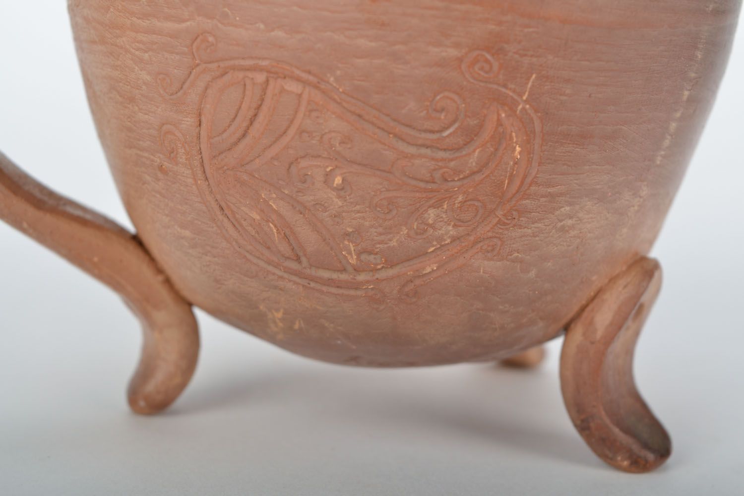Caneca de cerâmica artesanal em pés  foto 5