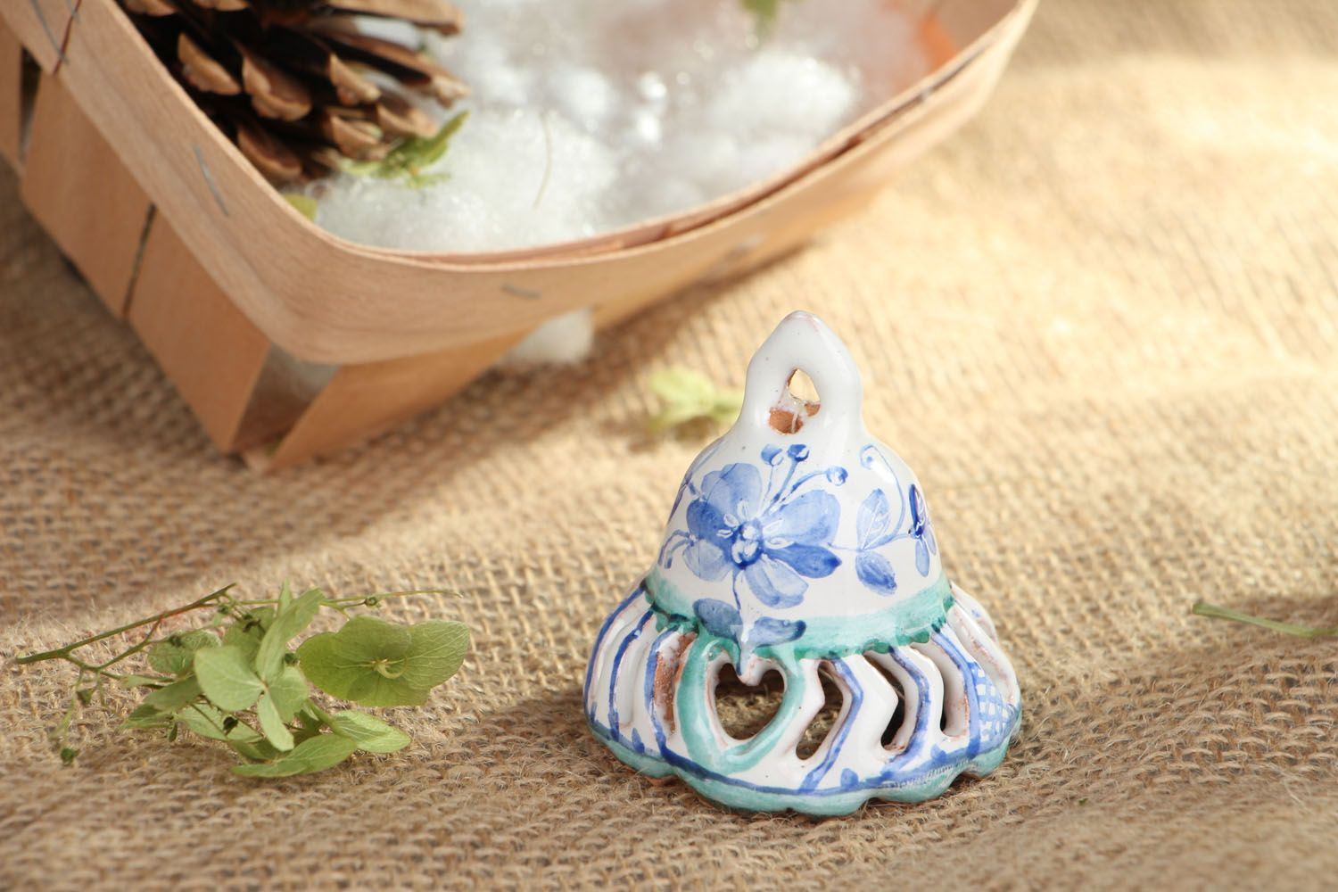 Jolie petite cloche en céramique décorée faite main photo 4