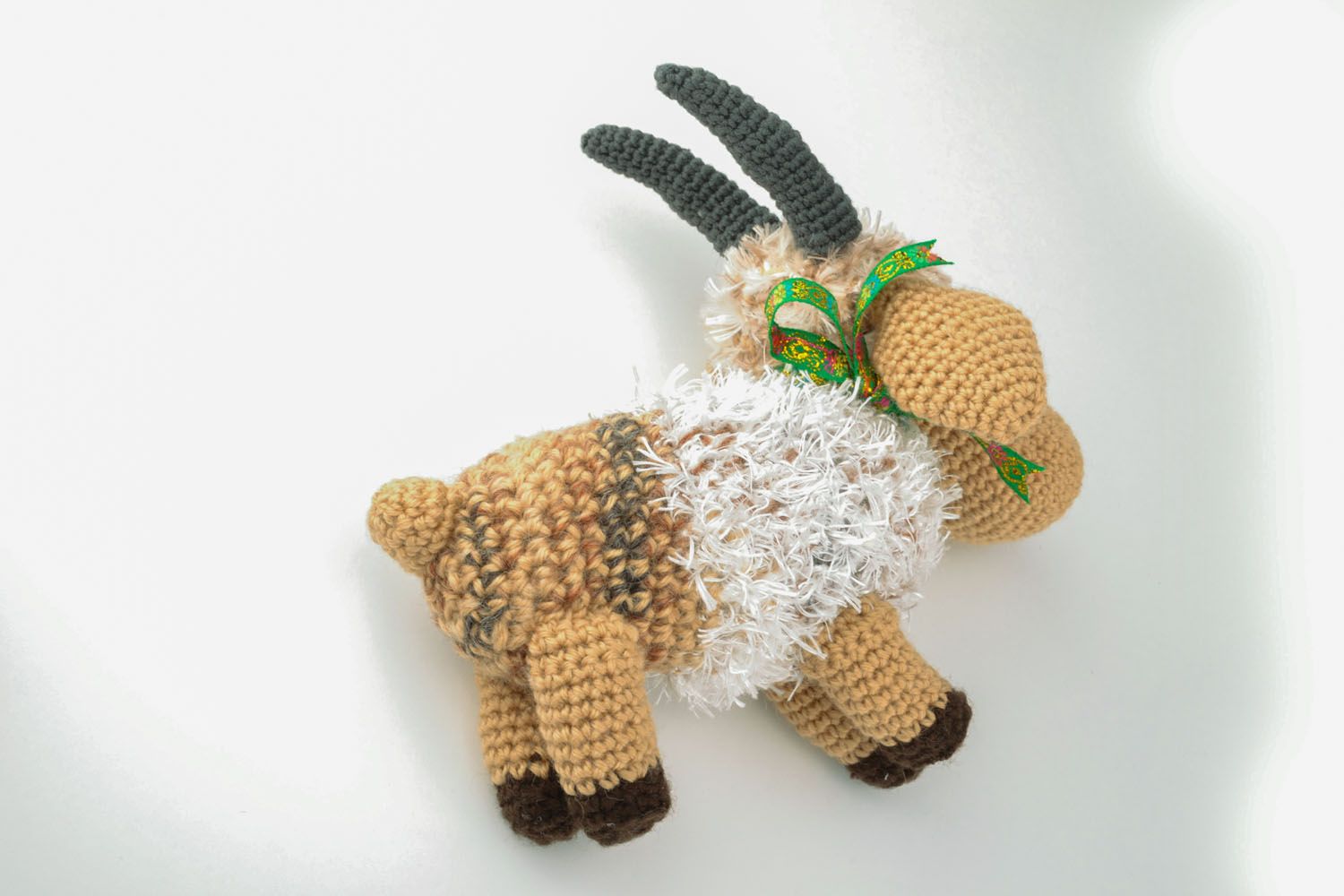 Peluche chèvre artisanale tricotée au crochet  photo 4