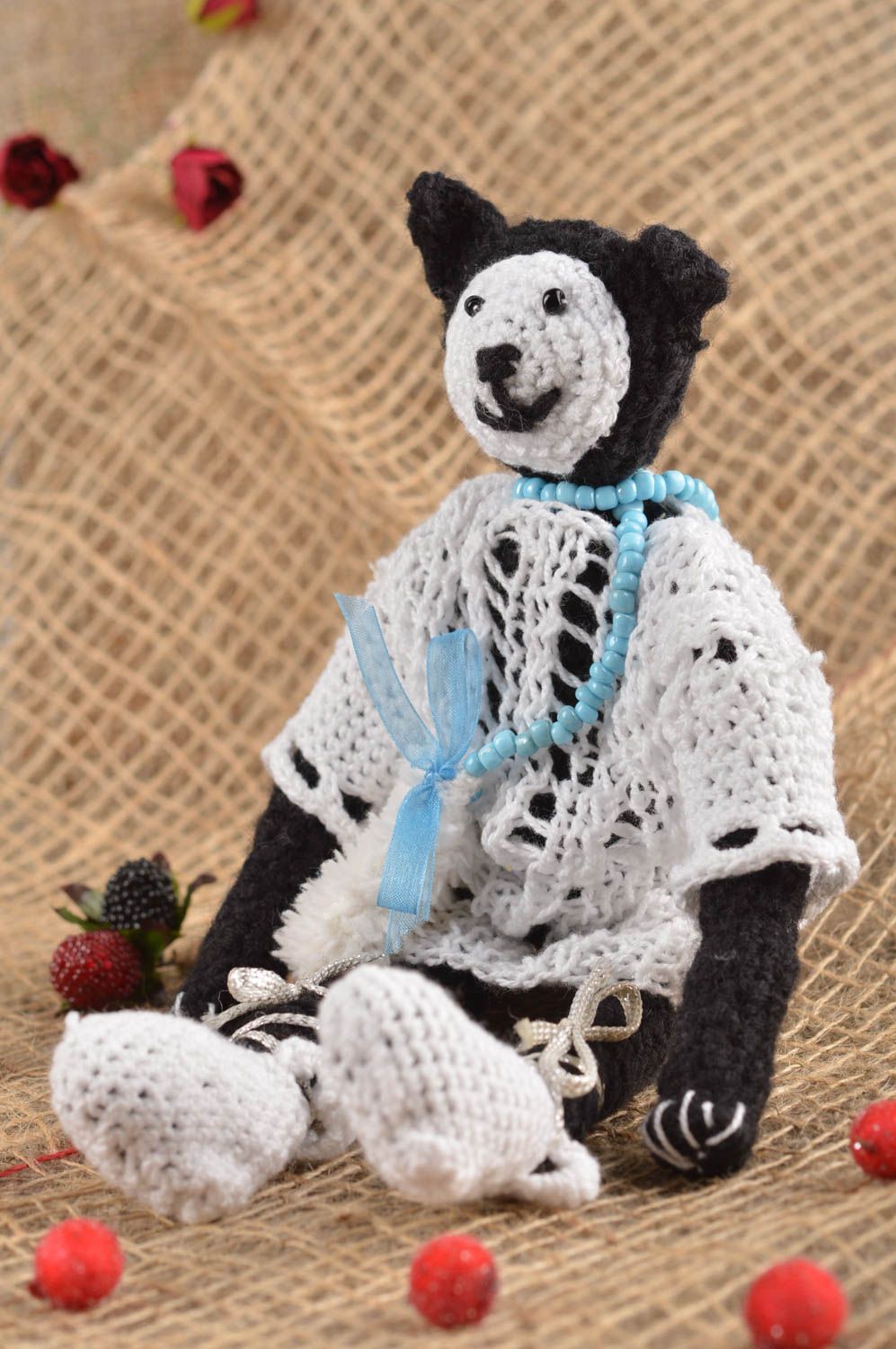 Jouet tricoté Peluche faite main Chat noir et blanc Cadeau enfant décoration photo 2