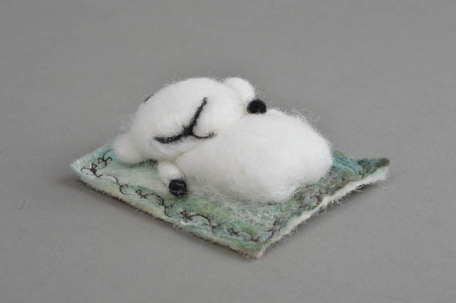 Magnet mouton en laine feutrée rectangulaire original fait main pour frigo photo 2