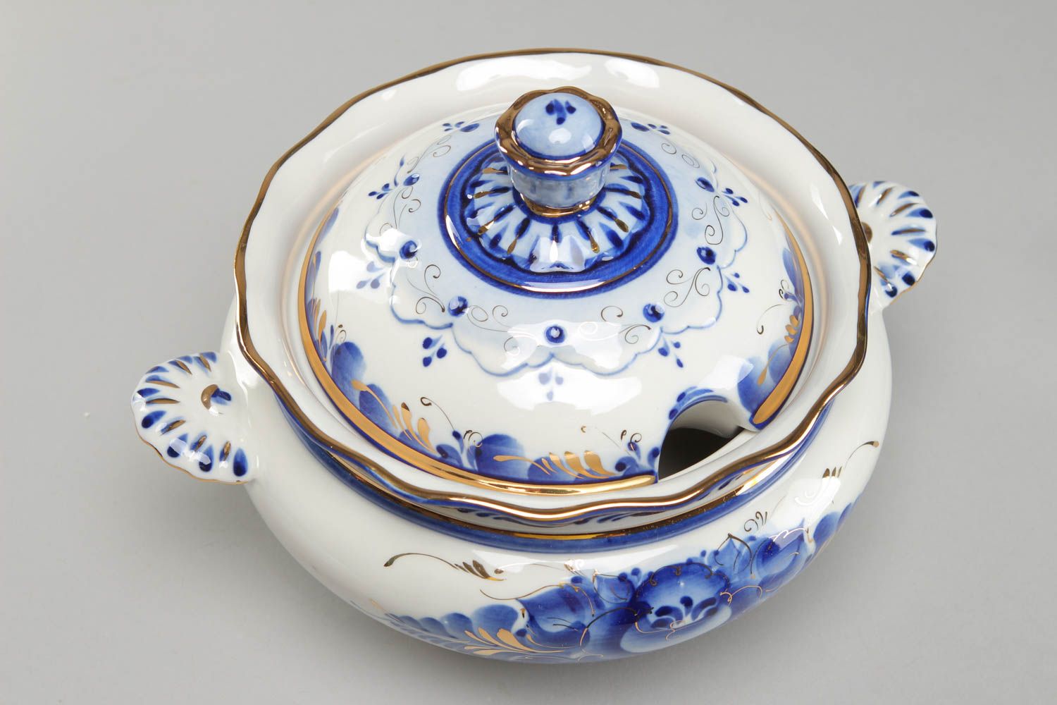 Handmade Gzhel porcelain pot with lid photo 2