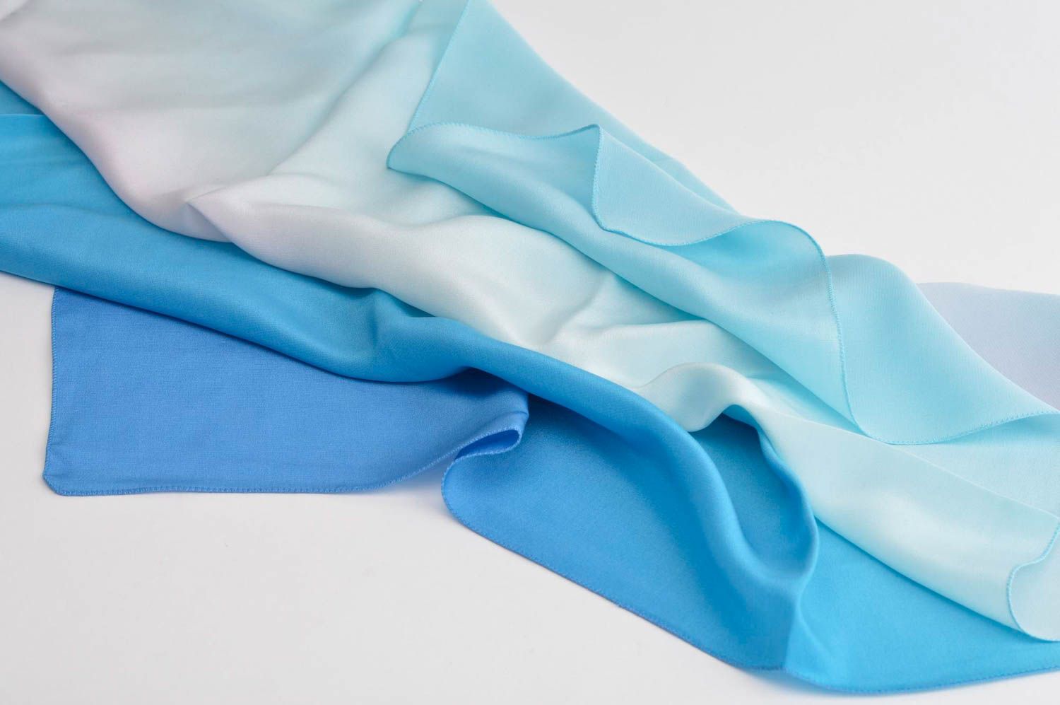 Foulard bleu ciel fait main Écharpe femme en soie Accessoire original cadeau photo 2