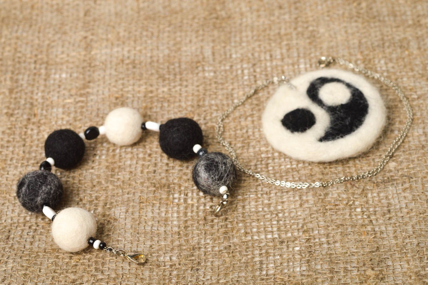 Handmade Schmuck Set aus Wolle Ketten Anhänger Damen Armband schwarz weiß  foto 3