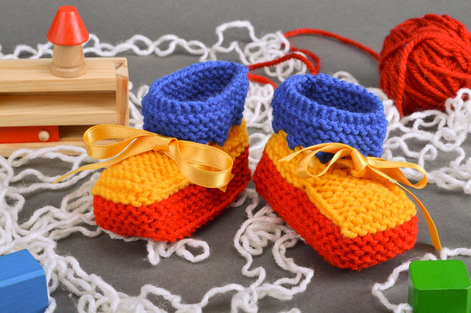 Handmade baby booties crocheted of three-colored threads with satin bow photo 1