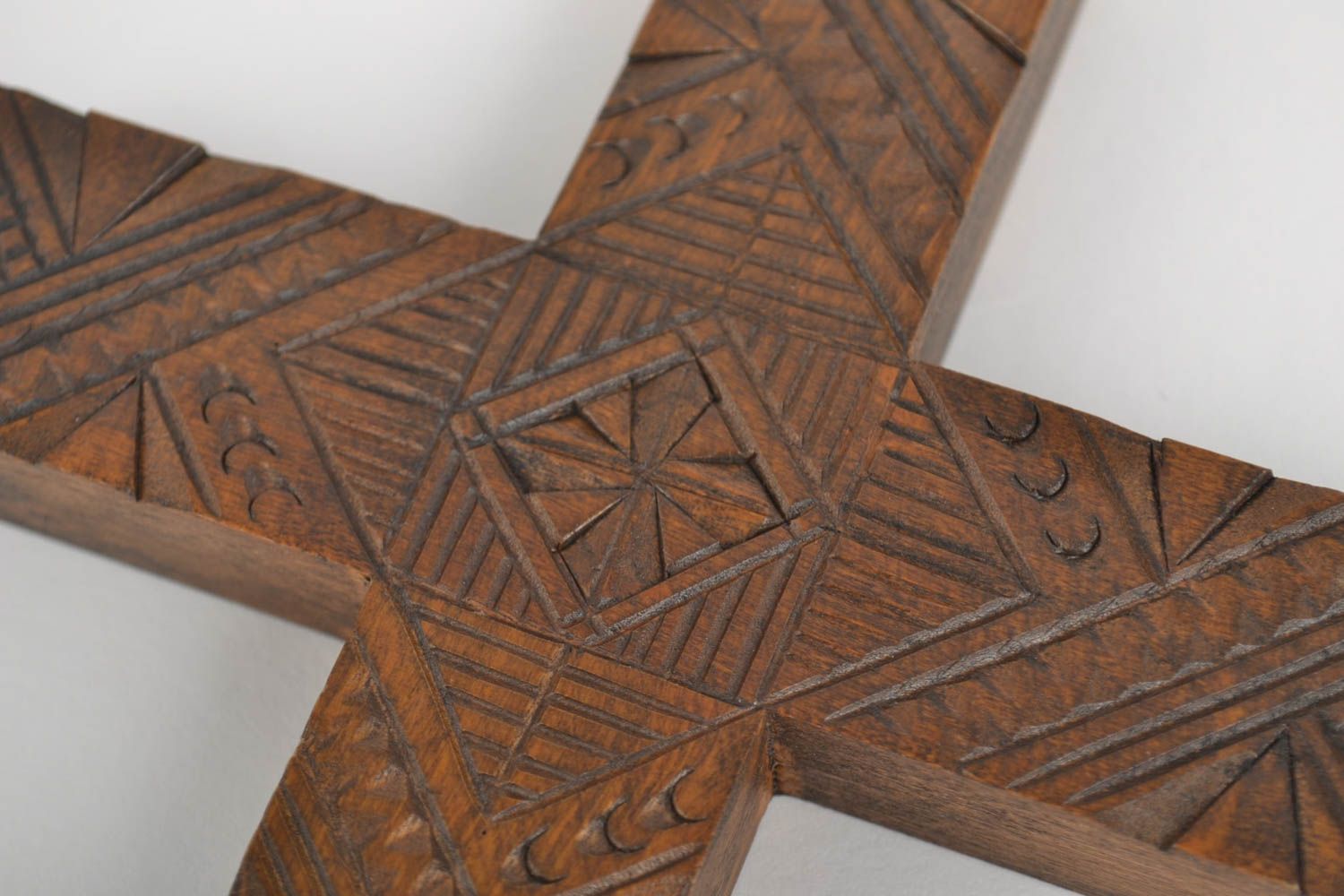 Крест ручной работы резной крест из дерева украшение на стену изделие из дерева  фото 2