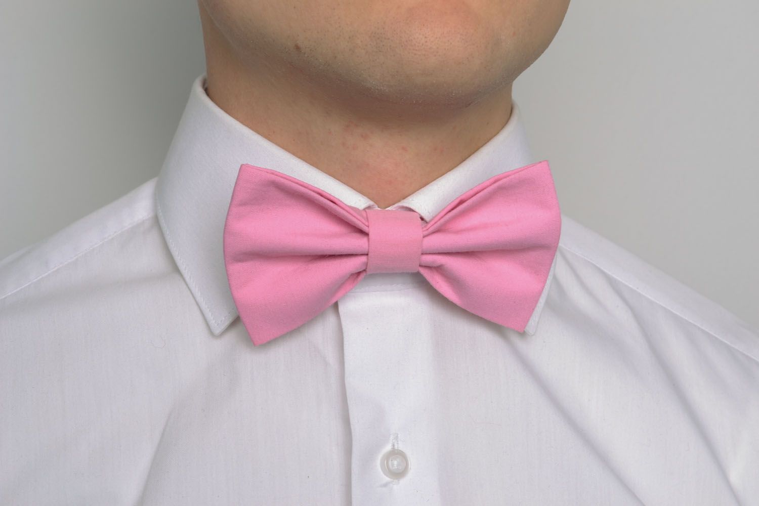 Pink bow tie photo 1