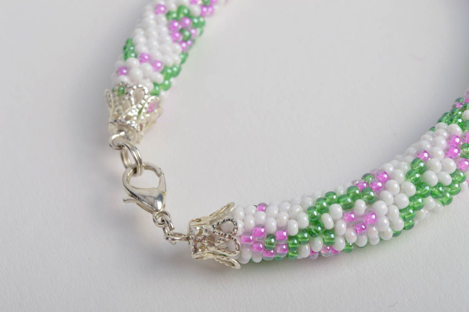 Bracelet perles de rocaille Bijou fait main blanc motif floral Cadeau fille photo 4