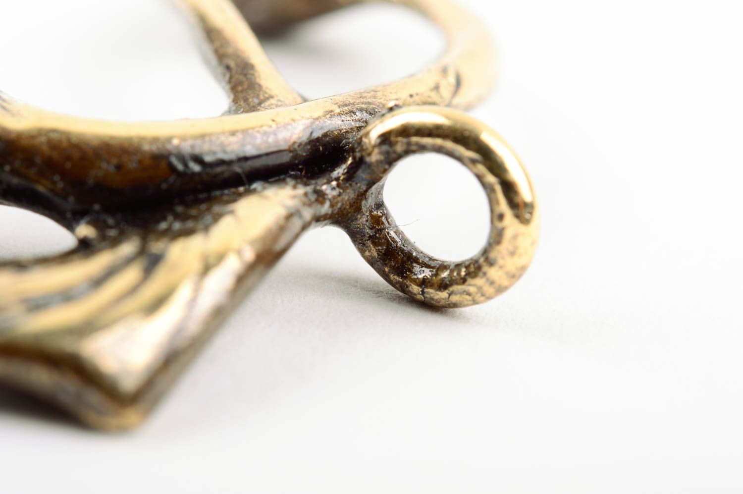 Стильный кулон из металла латуни небольшой на шнурок или цепочку ручная работа фото 5
