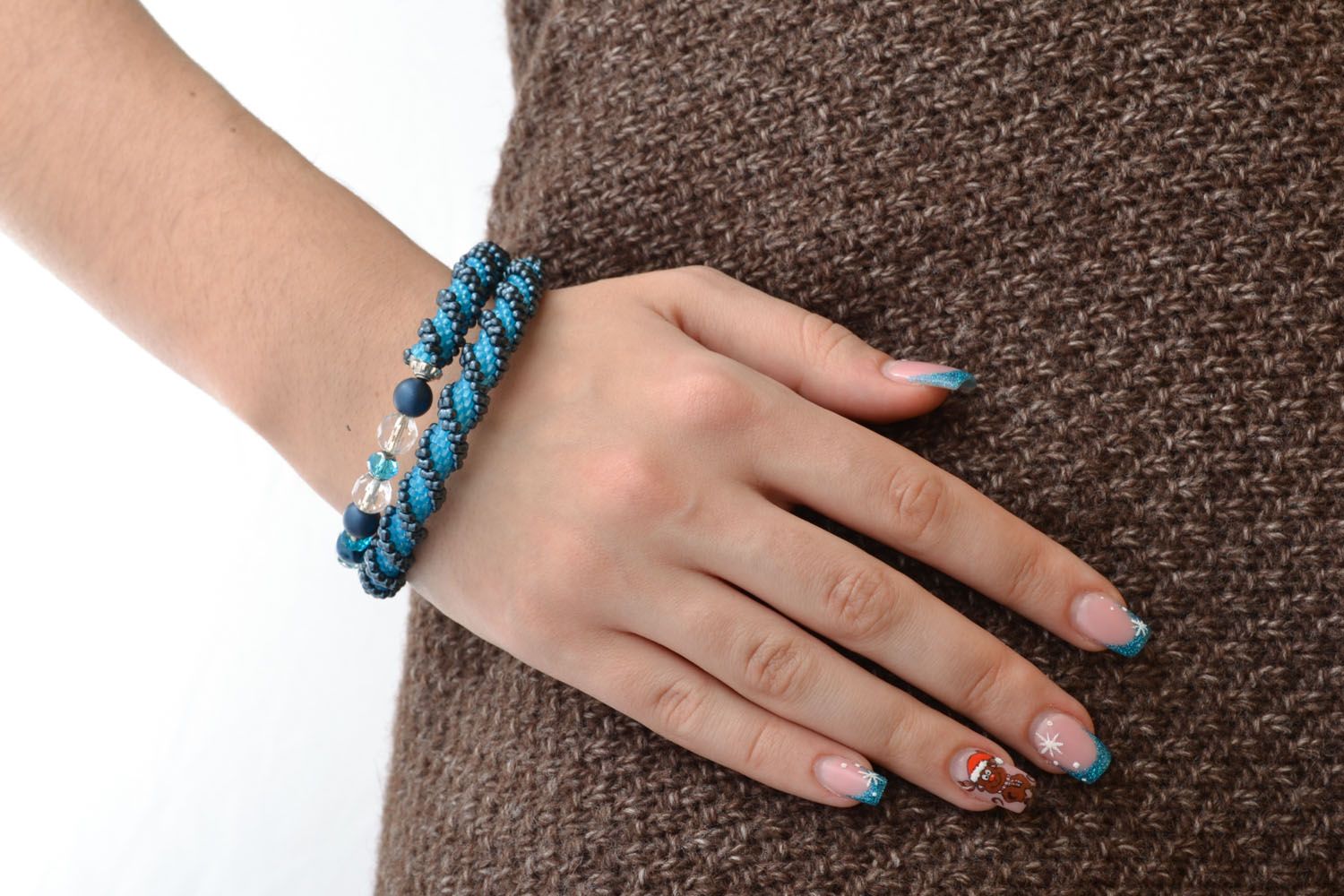 Bracelet en perles de rocaille bleu fait main photo 5