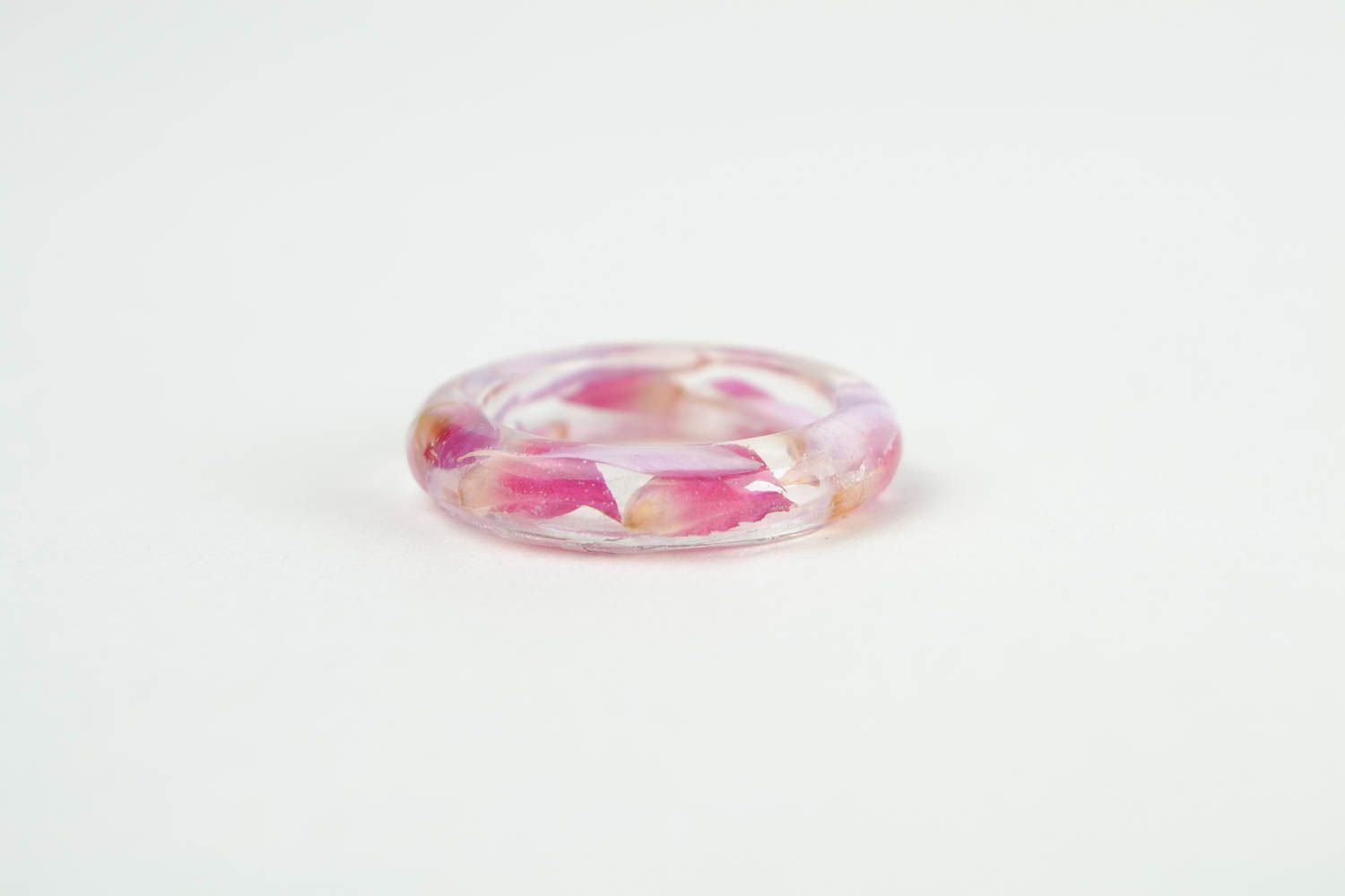 Кольцо из эпоксидной смолы кольцо ручной работы модное кольцо круглое розовое фото 4