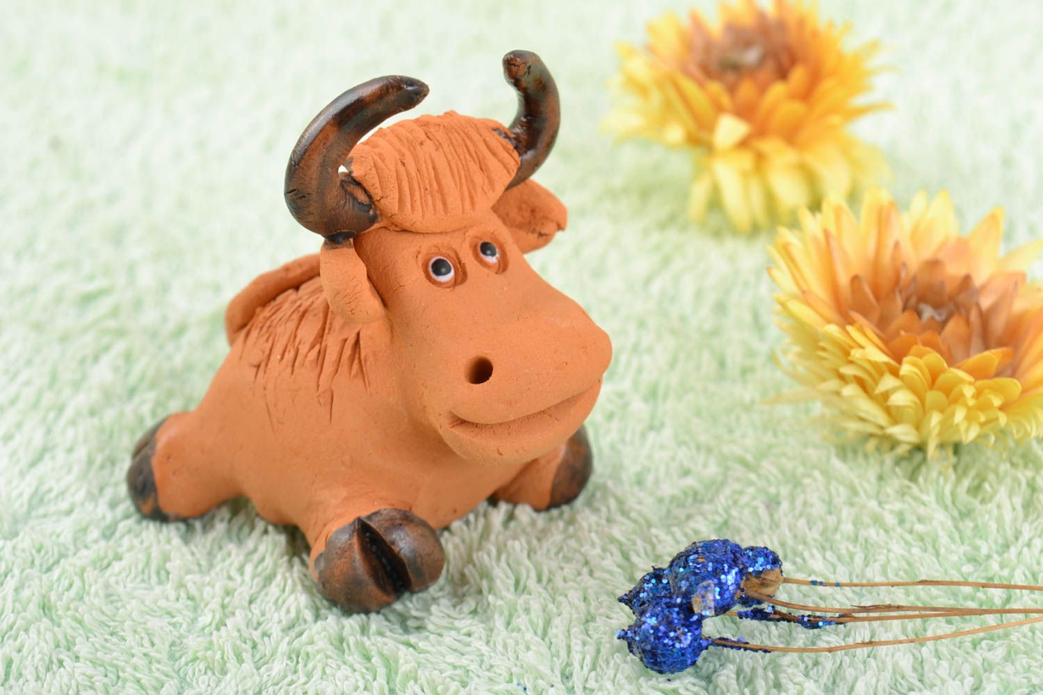 Handmade small ceramic figurine of bull painted with acrylics table decoration photo 1