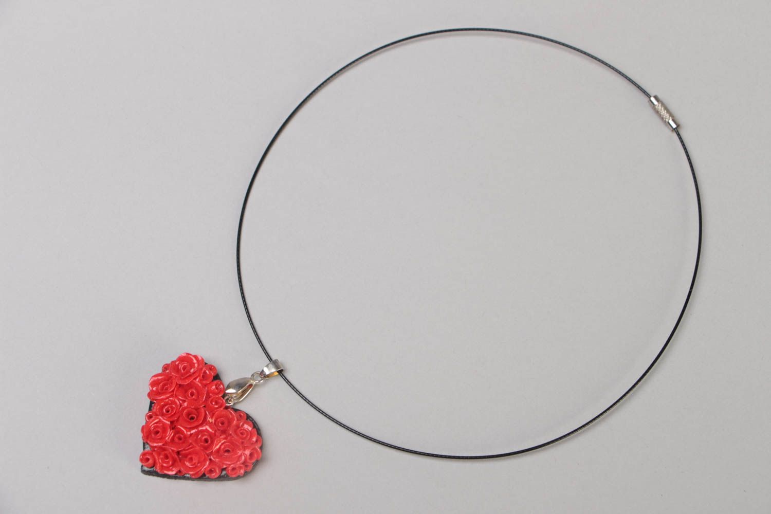 Joli collier en pâte polymère en forme de cœur rouge noir fait main bijou photo 2