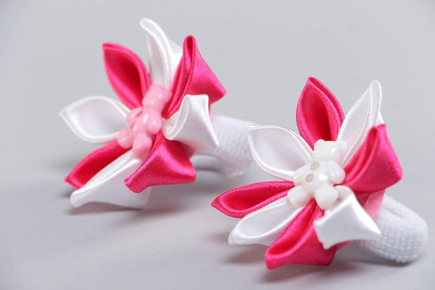 Handmade set of kanzashi scrunchies 2 pieces white and pink flower accessories for hair photo 2