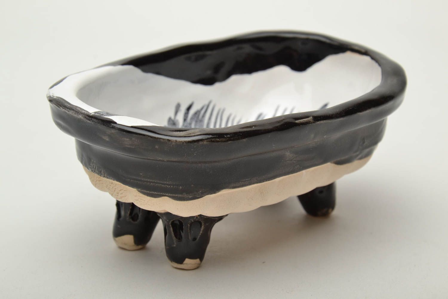 Figurilla cerámica con forma de bañera foto 3
