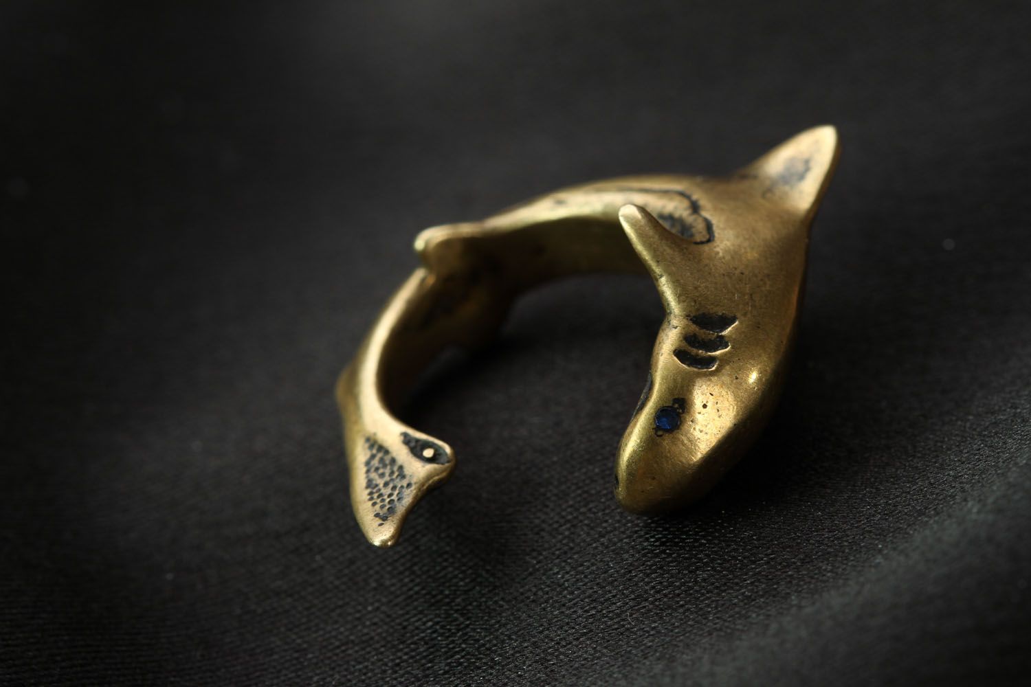 Anel de bronze feito à mão Tubarão foto 4