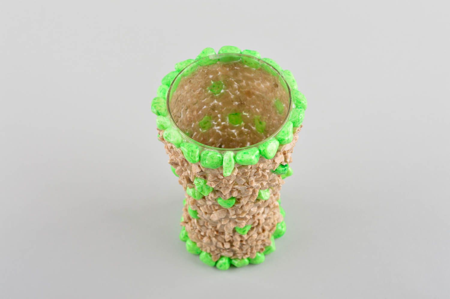 Trinkbecher aus Glas handmade Tisch Deko Designer Geschirr mit grünen Steinen foto 3