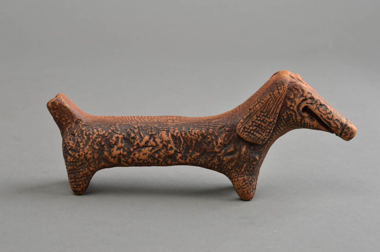 Глиняная свистулька ручной работы авторская красивая стильная в виде собачки фото 3