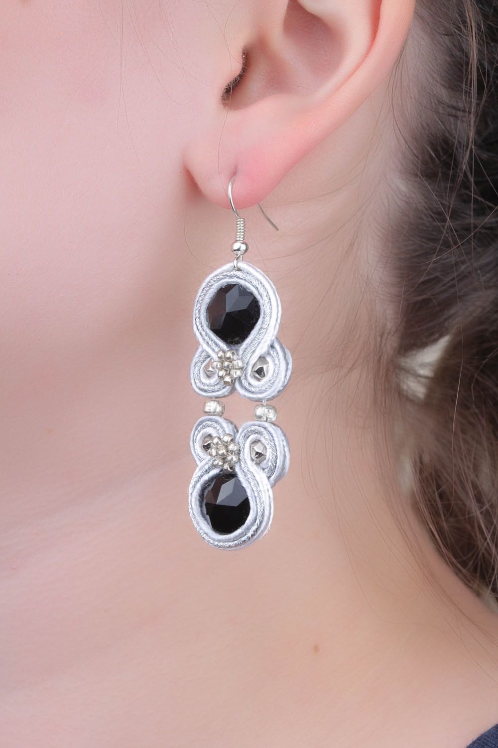 Long earrings with black glass photo 5