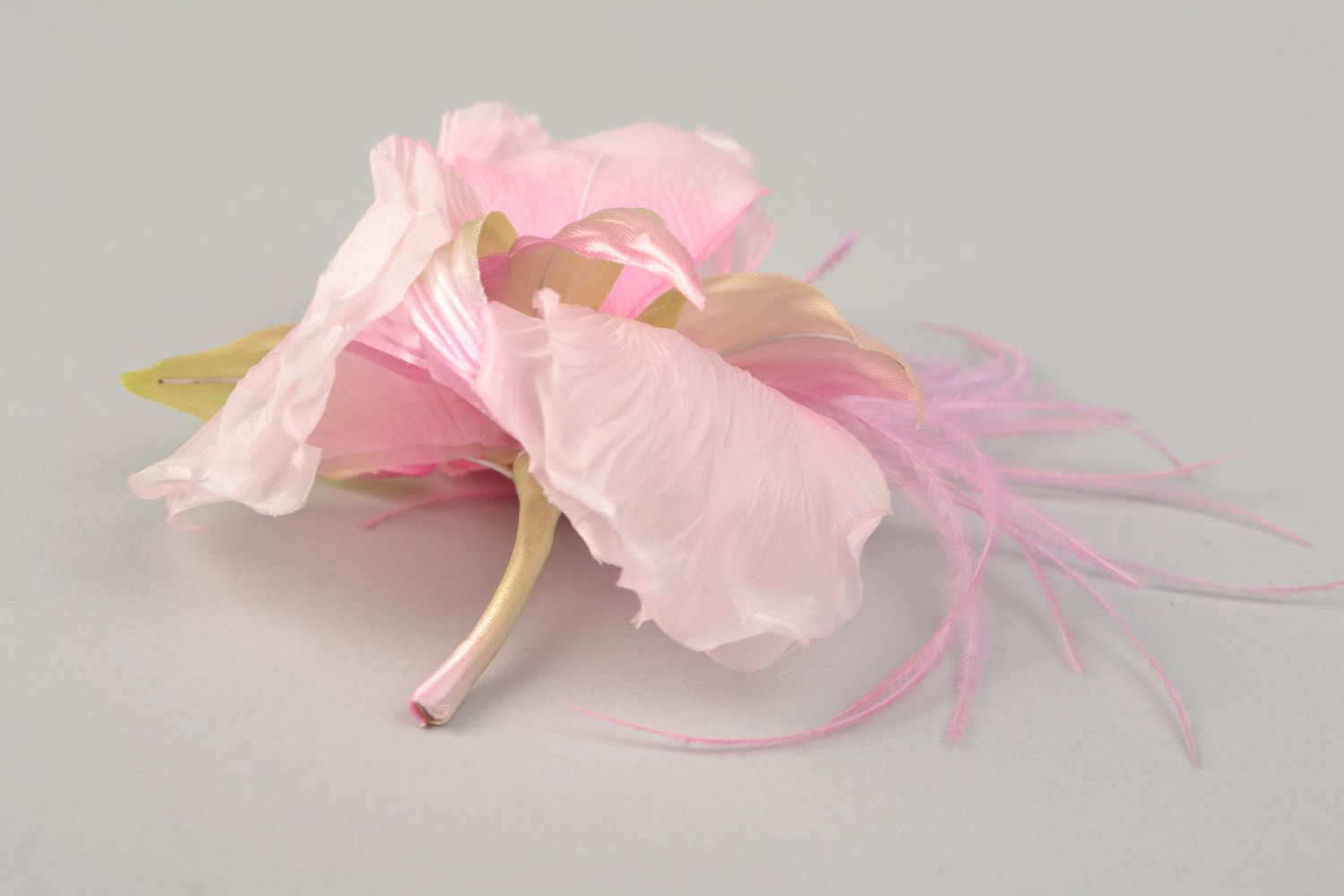 Ирис из японского шелка тканевый цветок для заколки или брошки ручная работа фото 4