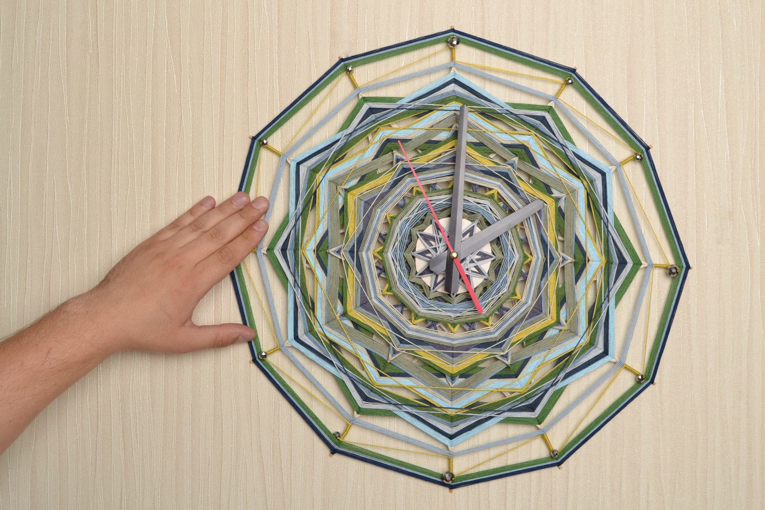 Handgemachtes Wanduhr Mandala aus Fäden Interieur Anhänger für Meditation foto 2
