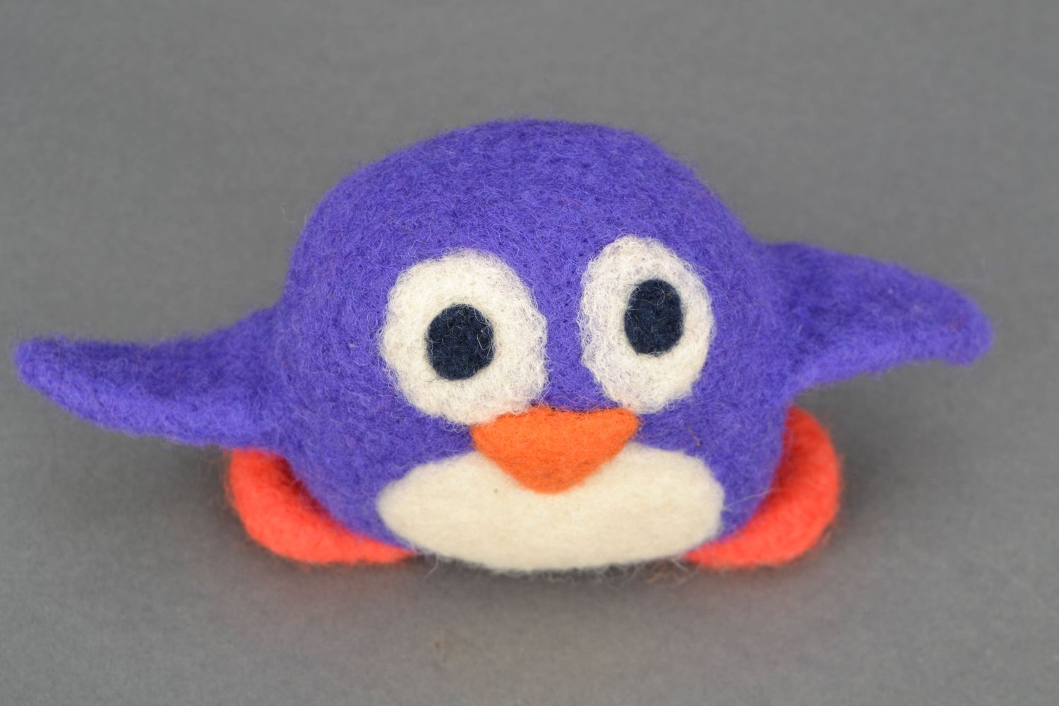 Авторская игрушка из валяной шерсти смешная Пингвин фото 3