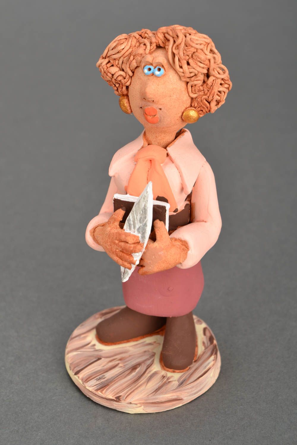 Statuina in ceramica fatta a mano figurina divertente souvenir di argilla foto 3