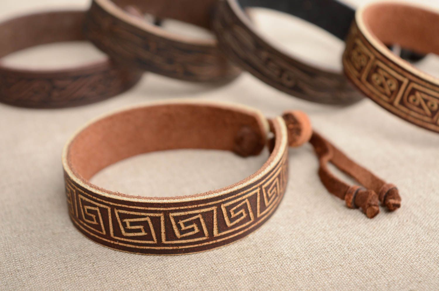 Carved genuine leather bracelet photo 2