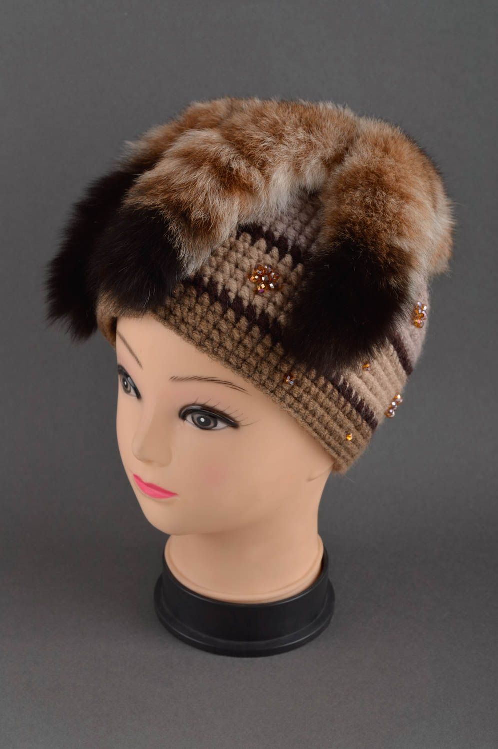 Bonnet tricot fait main Chapeau avec fourrure laine Vêtement femme original photo 1