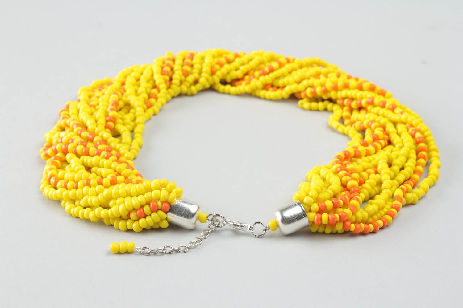 Yellow beaded necklace photo 4
