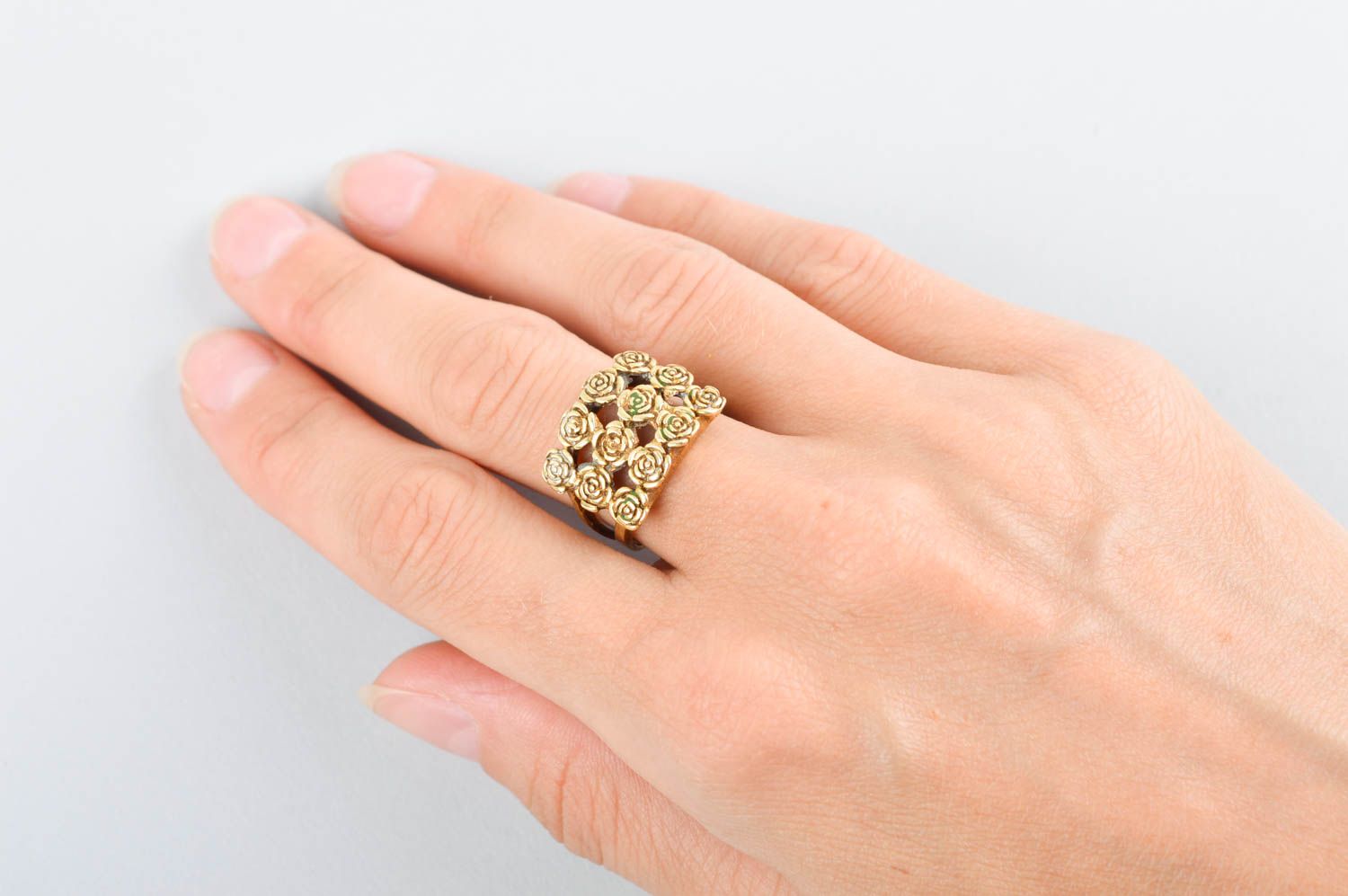 Кольцо ручной работы оригинальное украшение из металла модное кольцо с розами фото 5