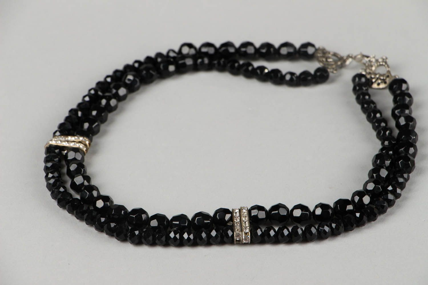 Black bead necklace photo 2