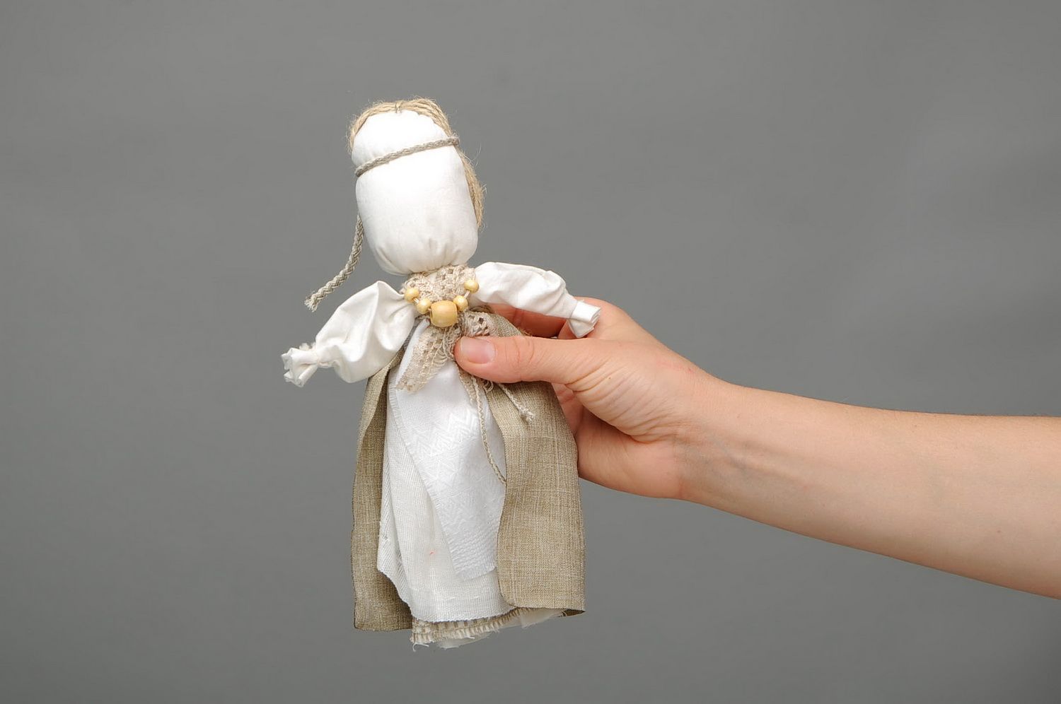 Bambola etnica di stoffa fatta a mano amuleto talismano popolare da casa foto 2