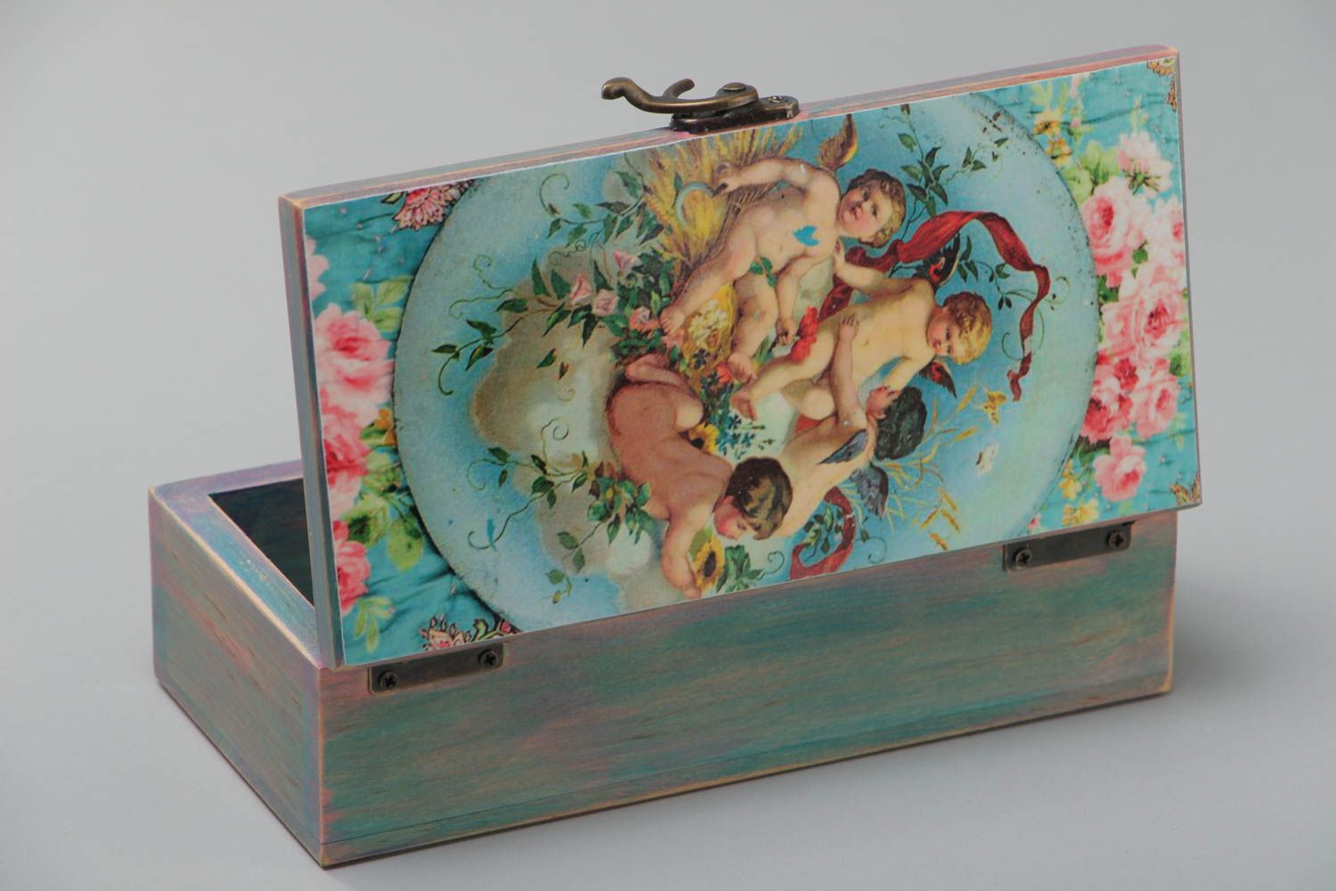 Caja de madera hecha a mano para accesorios de forma rectangular con angelitos foto 2