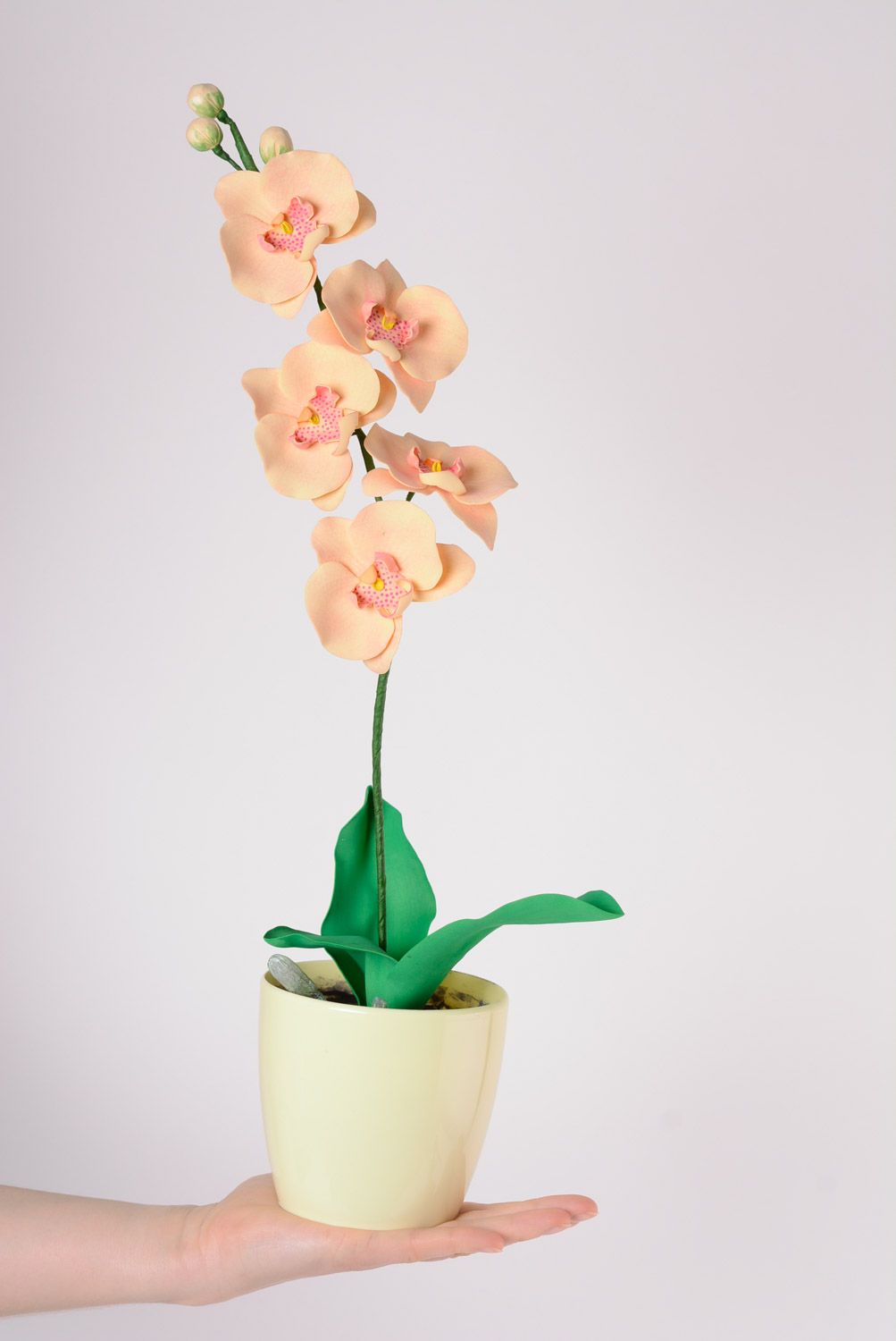 Красивый искусственный цветок из эластичной замши орхидея ручной работы в горшке фото 5
