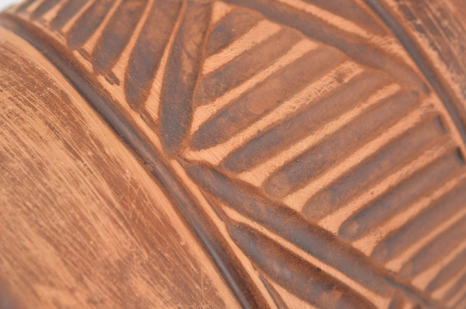 Grande chope en argile écologique faite main avec anse marron à motif design photo 5