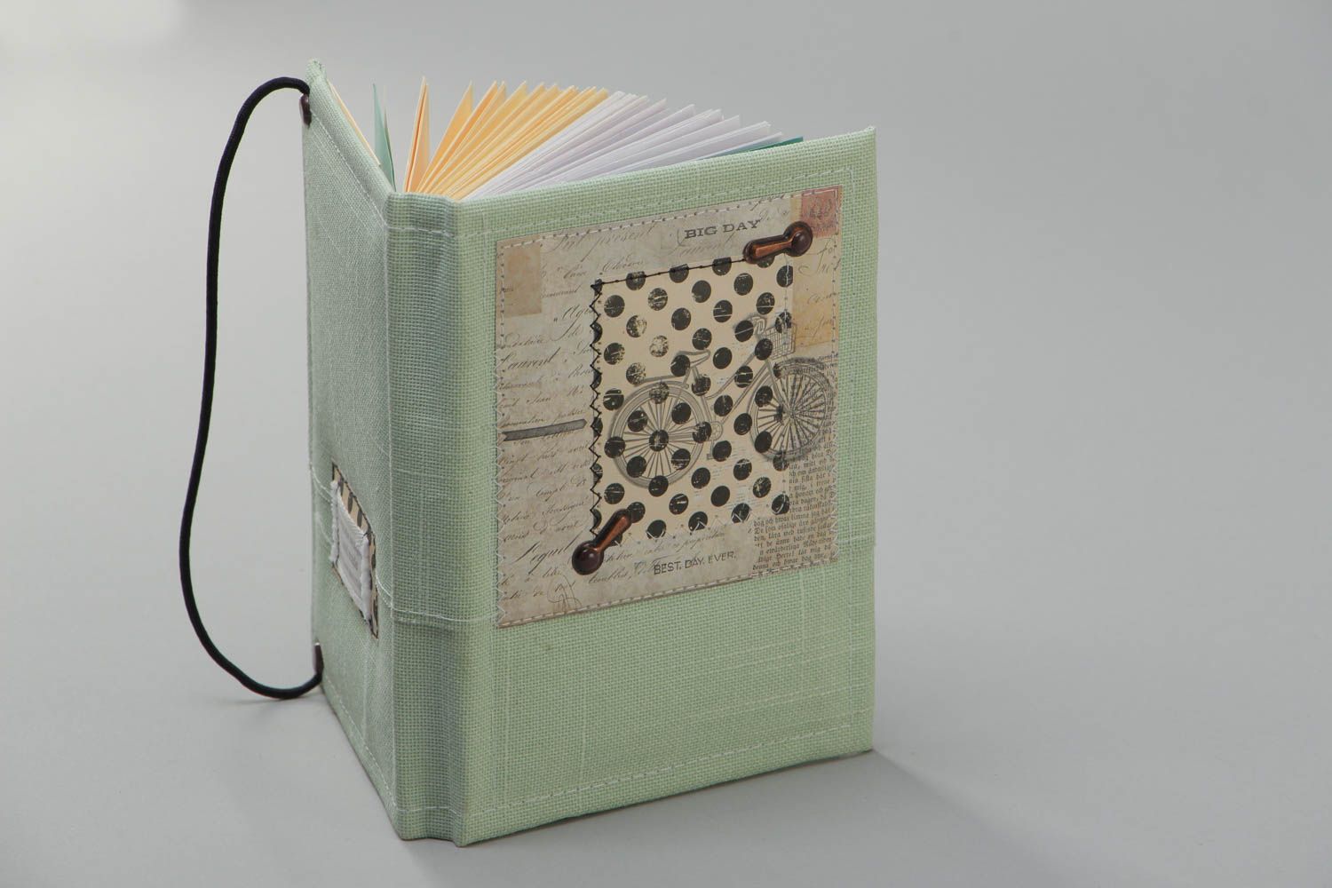 Cuaderno de notas hecho a mano con funda textil pequeño artesanal con bicicleta foto 4