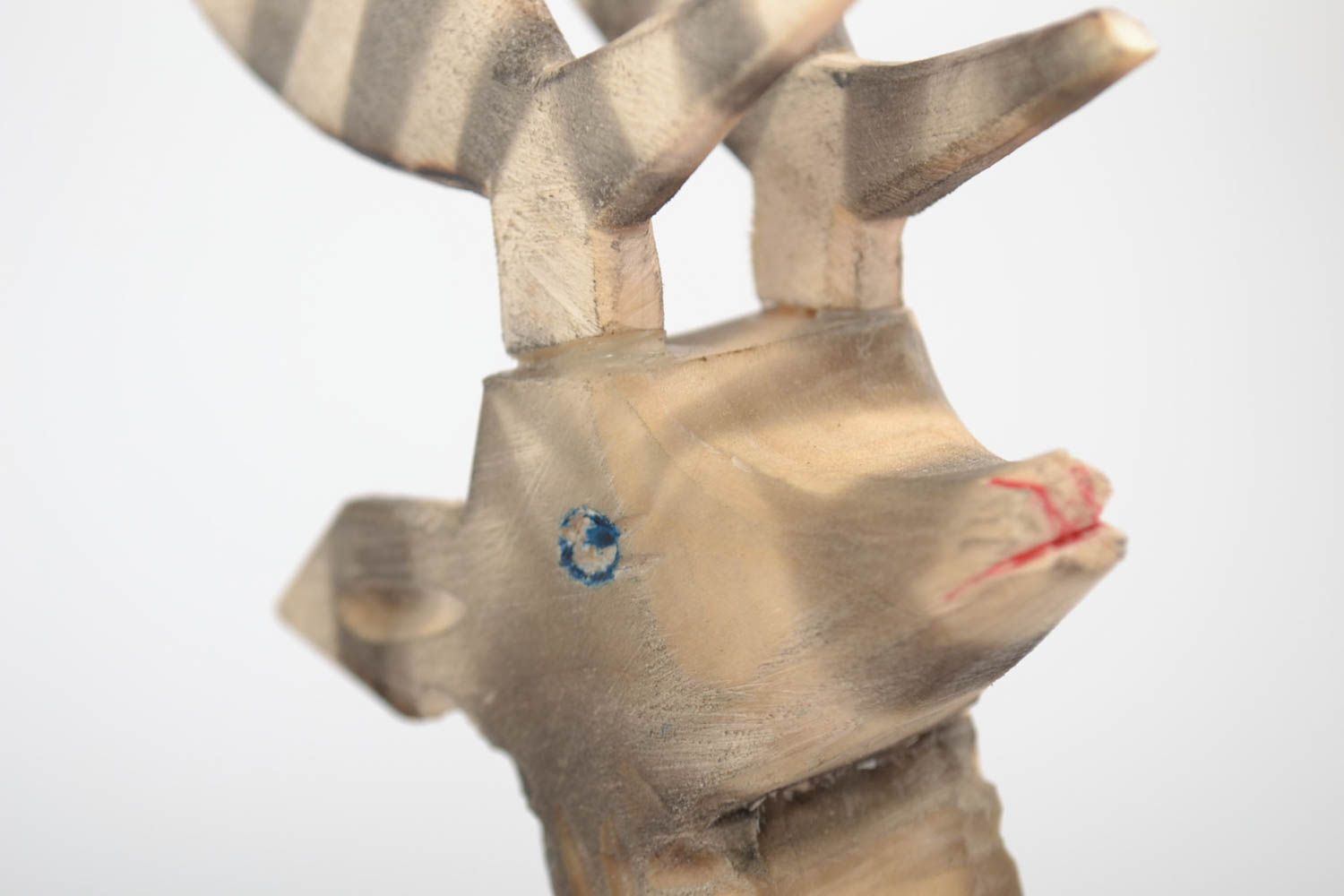 Conjunto de figuras de madera ciervo lechuza y águila hechas a mano 3 piezas foto 4