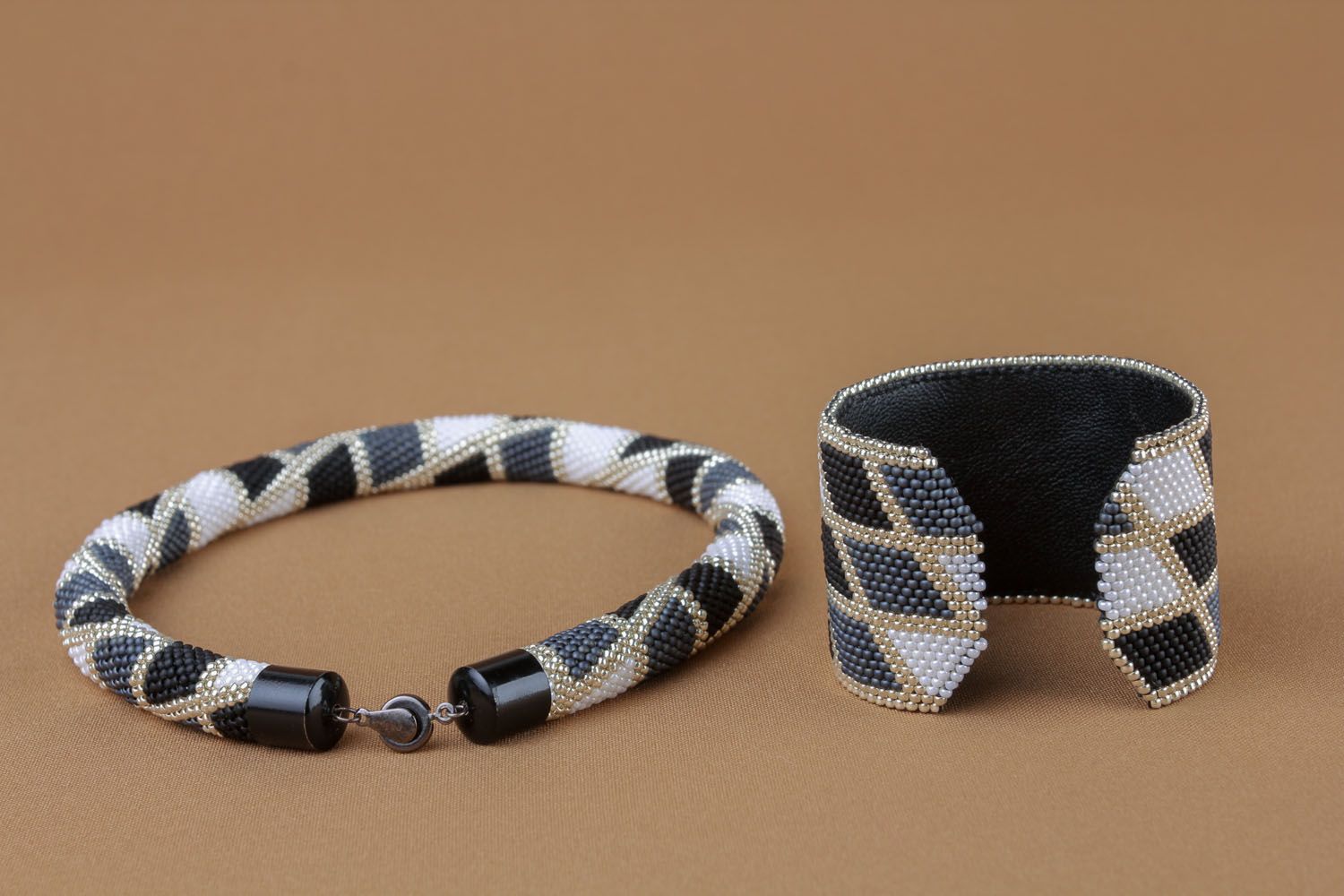 Collier et bracelet en perles de rocailles faits main photo 3