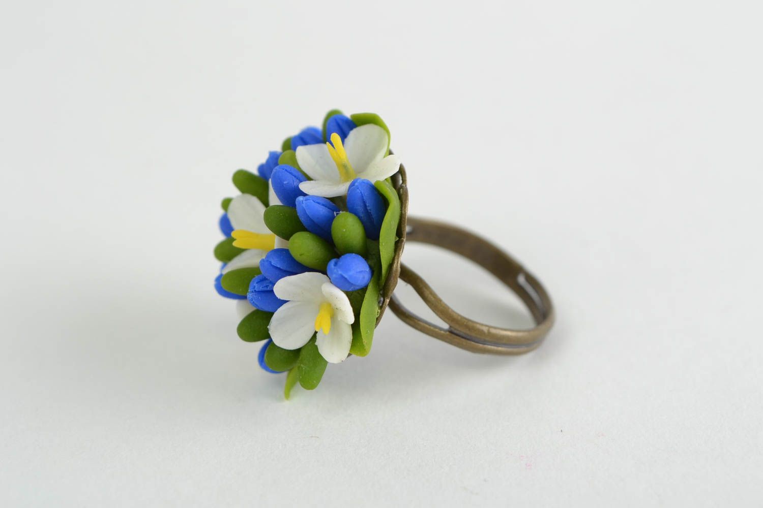 Кольцо из холодного фарфора цветочное ручной работы с регулируемым размером фото 3