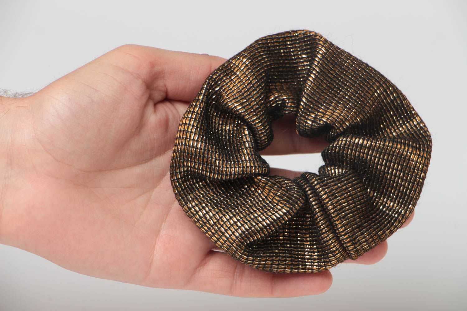 Künstlerischer großer Haargummi handmade Accessoire mit Muster aus Brokat braun foto 5