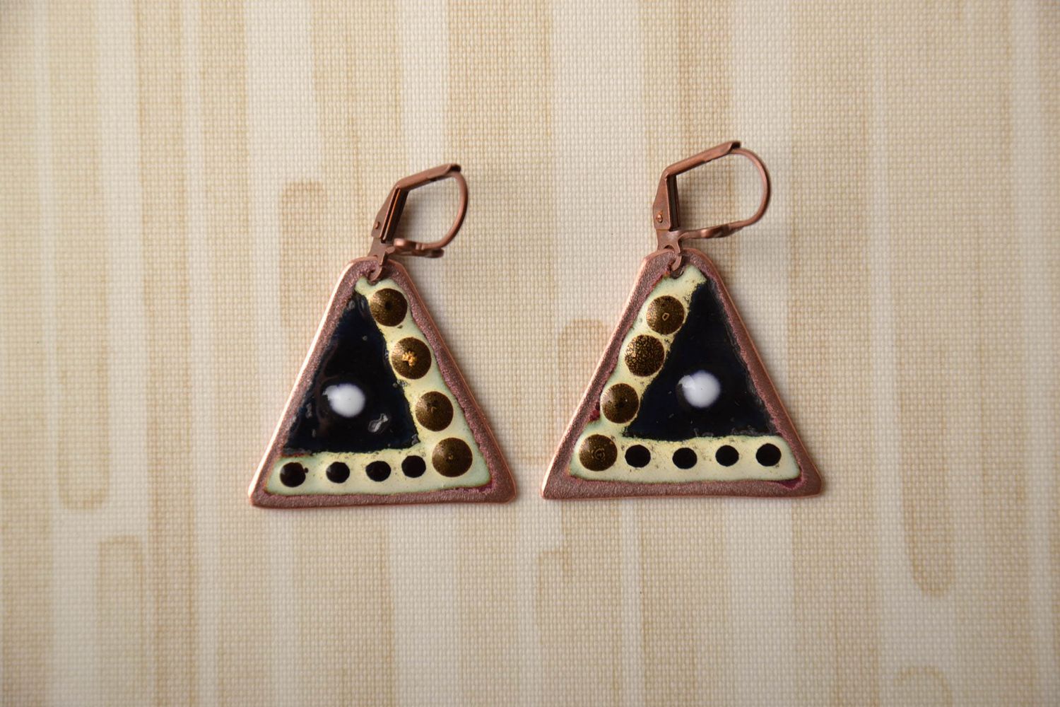 Triangle copper earrings painted with enamels photo 1
