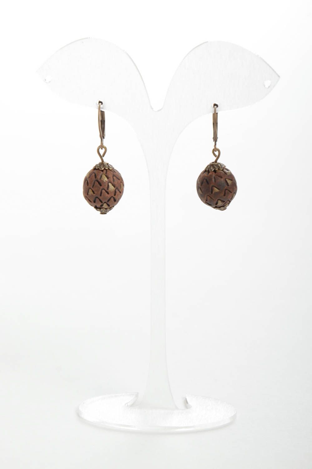 Керамические серьги шарики с английскими застежками ручной работы коричневые фото 2