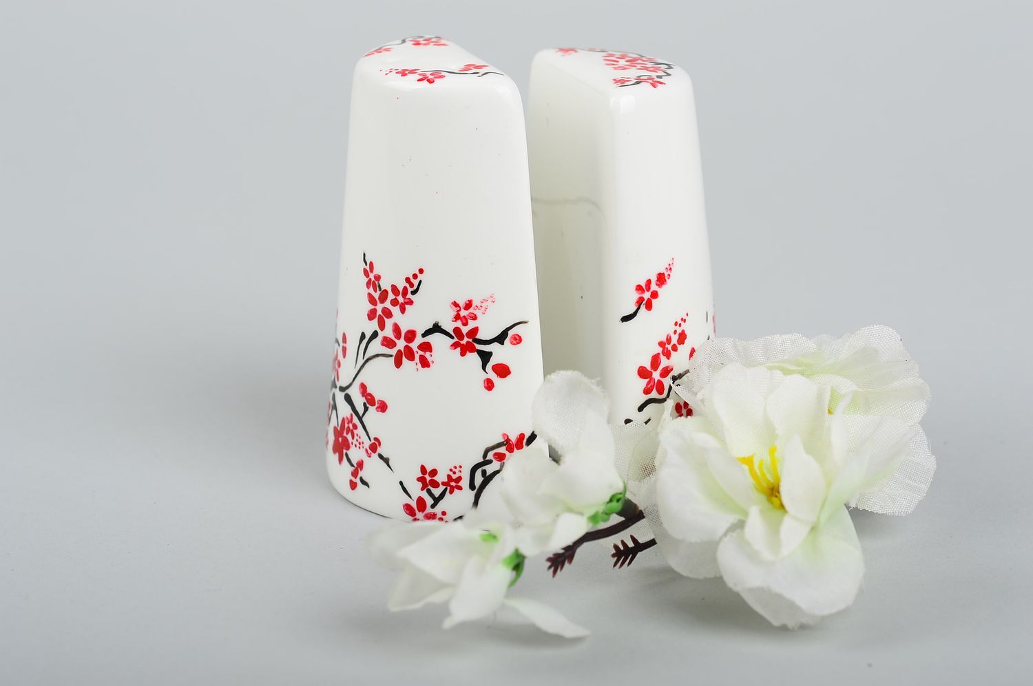 Salière Poivrière fait main Vaisselle originale céramique blanche à fleurs photo 1