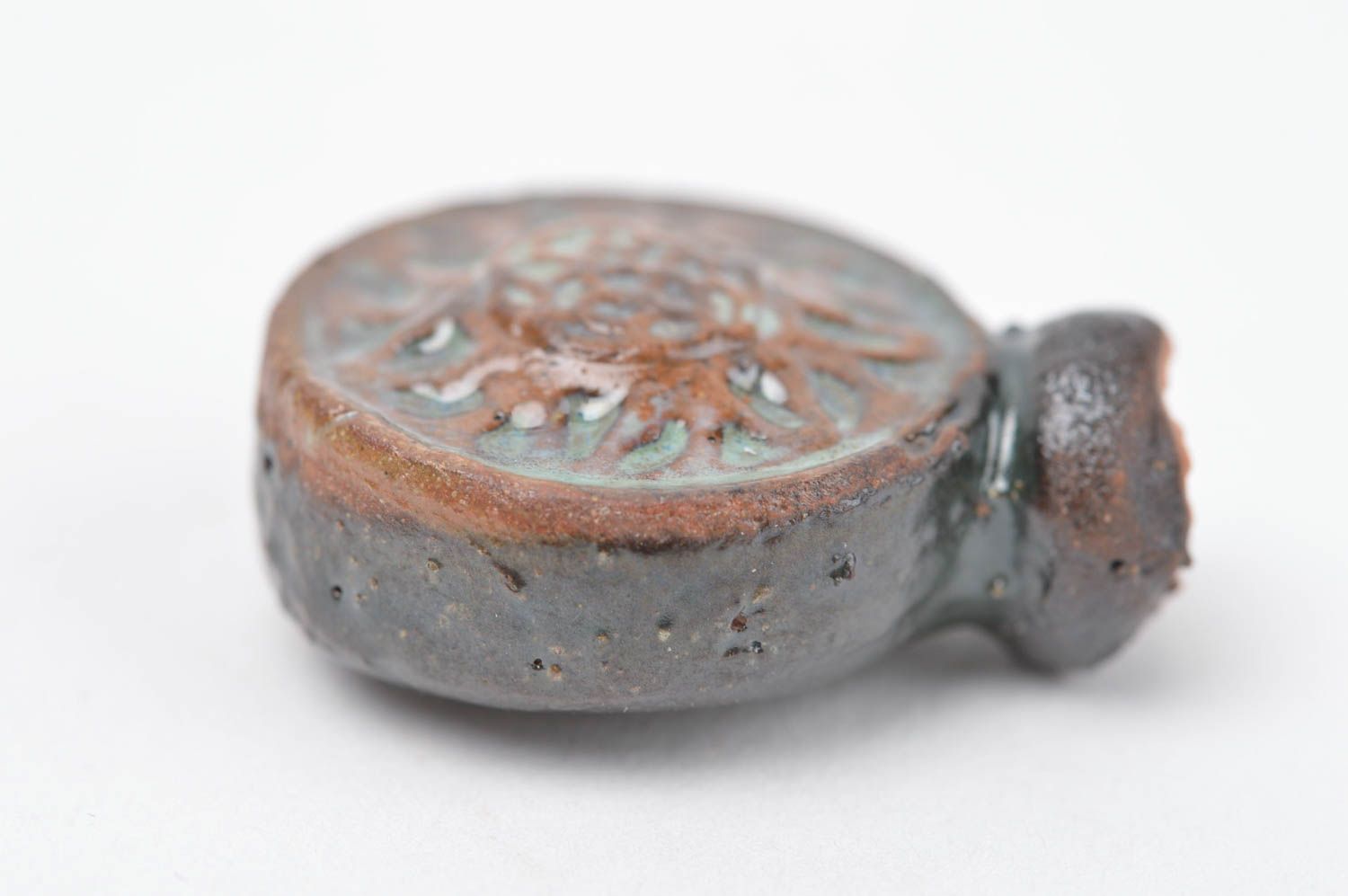 Кулон ручной работы глиняный аромакулон украшение на шею в виде круглой фляги фото 2