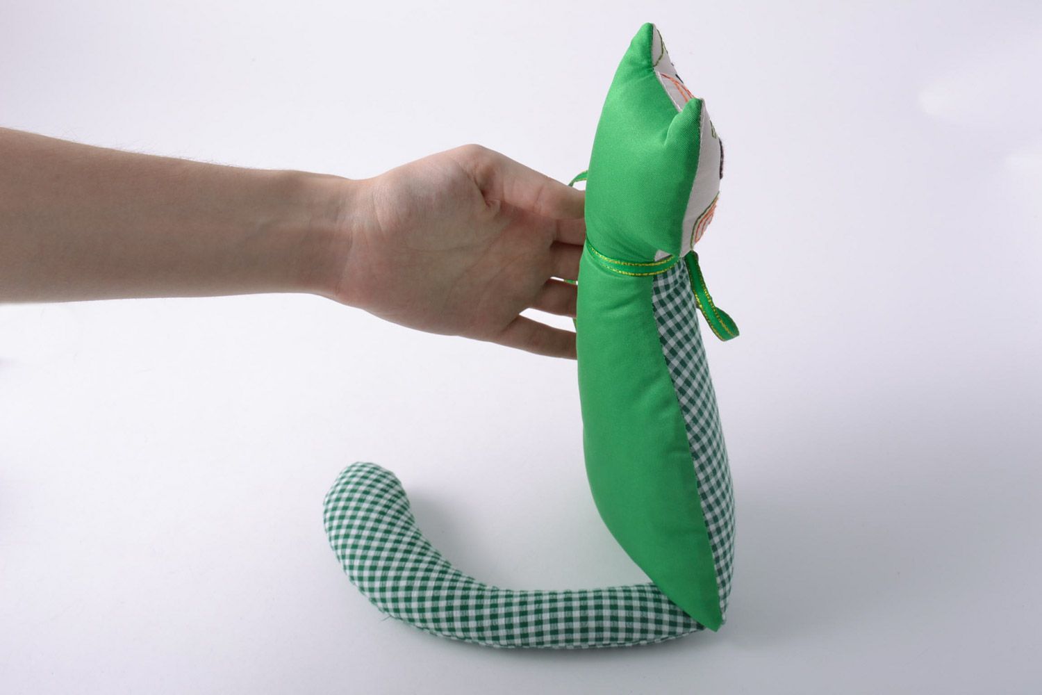 Текстильная мягкая игрушка ручной работы Кот клетчатый с длинным хвостом фото 5