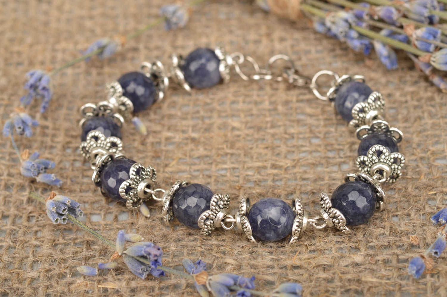 Bracelet violet en perles fantaisie fait main joli accessoire original Gouttes photo 1